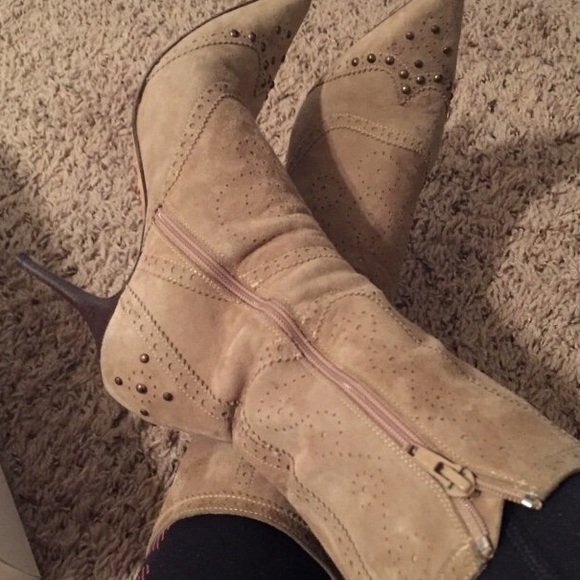 Boot - Picture 2 of 5